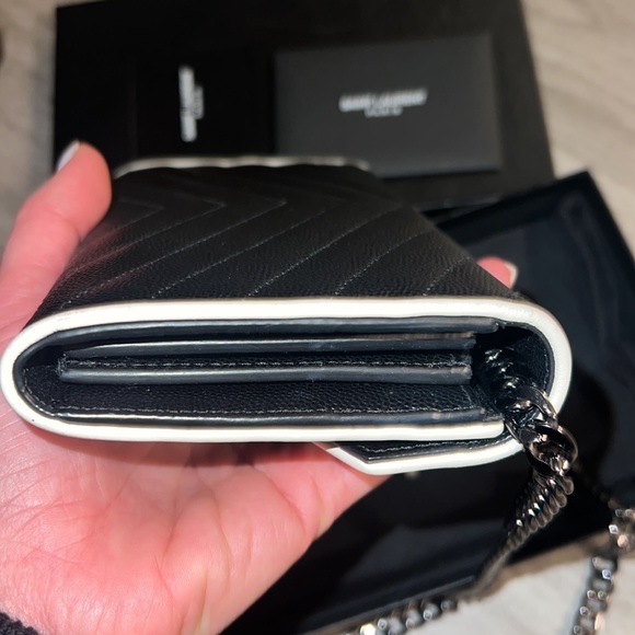 Authentic YSL Grain de Poudre Chevron Cassandra WOC Wallet On Chain - Picture 9 of 16